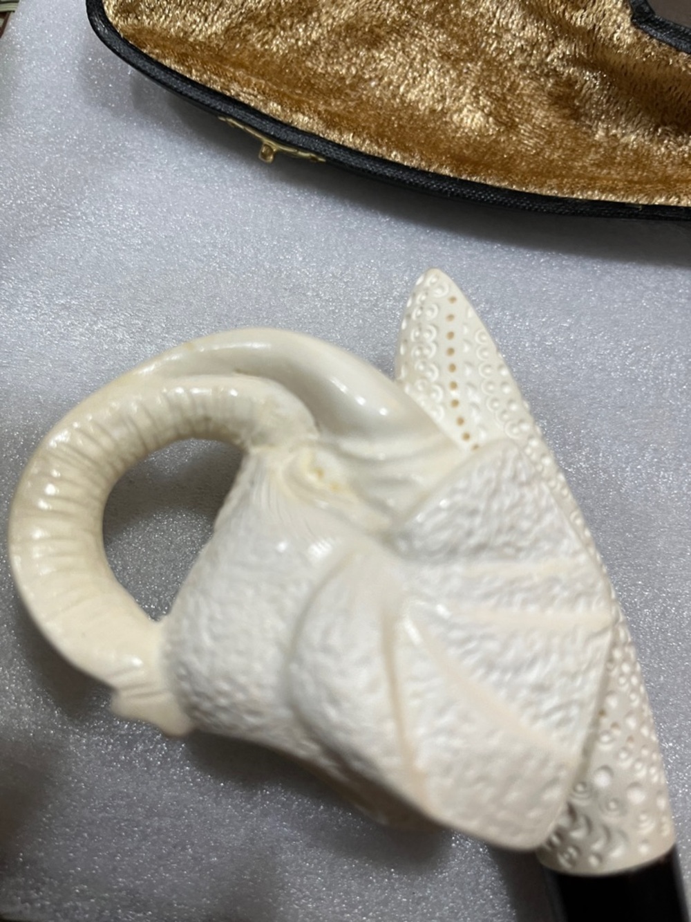 Meerschaum carved elephant pipe - Picture 6 of 9